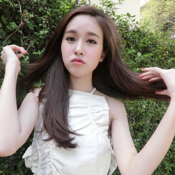 Cô cũng từng đóng phim chung với Trương Gia Huy.